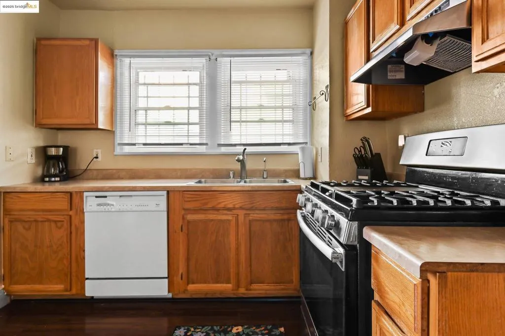 2527 84th Ave, Oakland, California 94605 home-pic-7